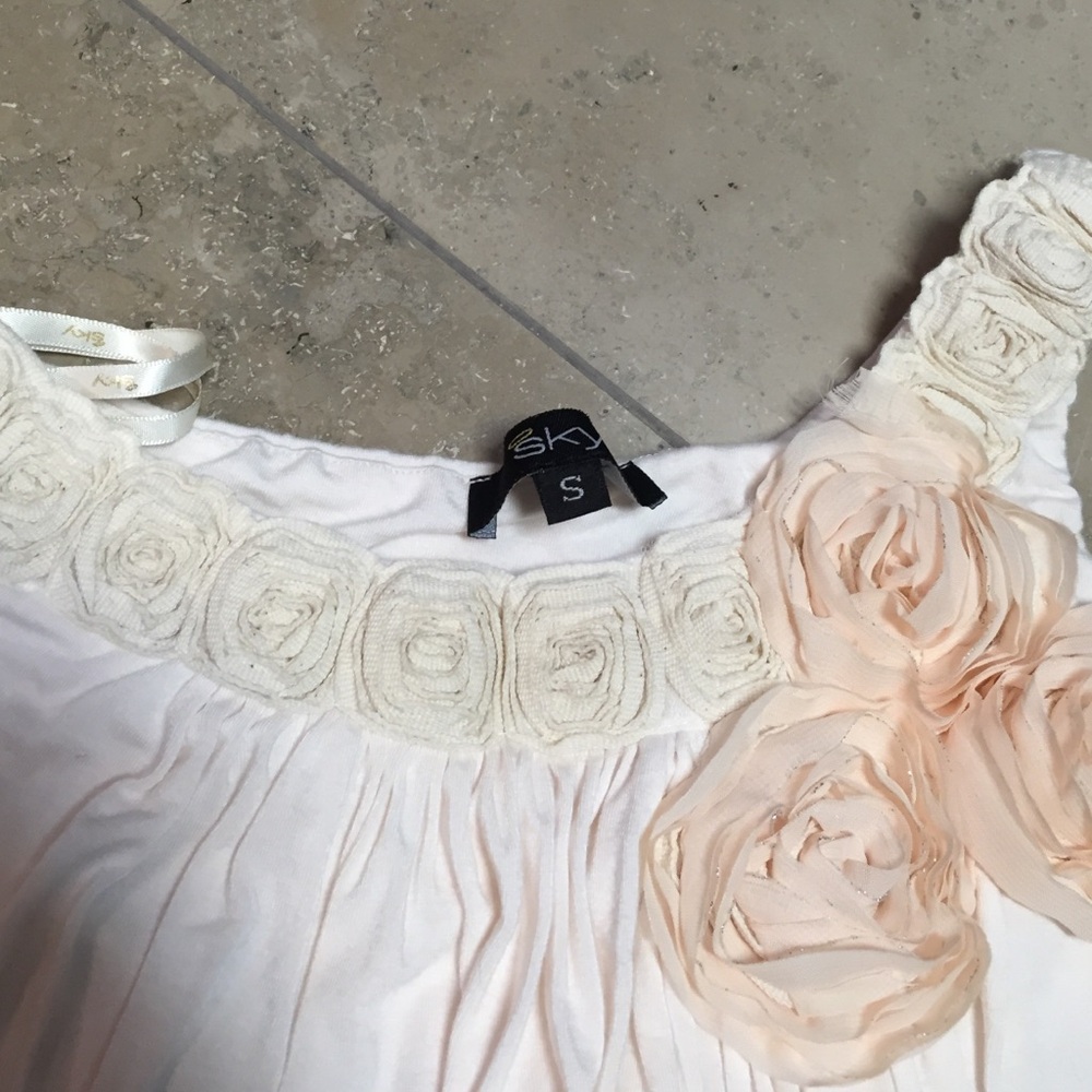 One Shoulder white and peach rosette top by Sky size small - Picture 3 of 6